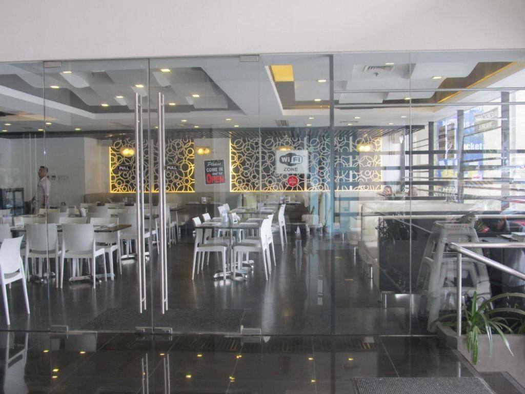 Sequoia Hotel קואזון סיטי מראה חיצוני תמונה