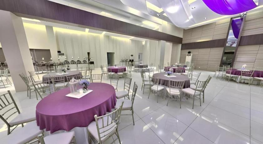 Sequoia Hotel קואזון סיטי מראה חיצוני תמונה