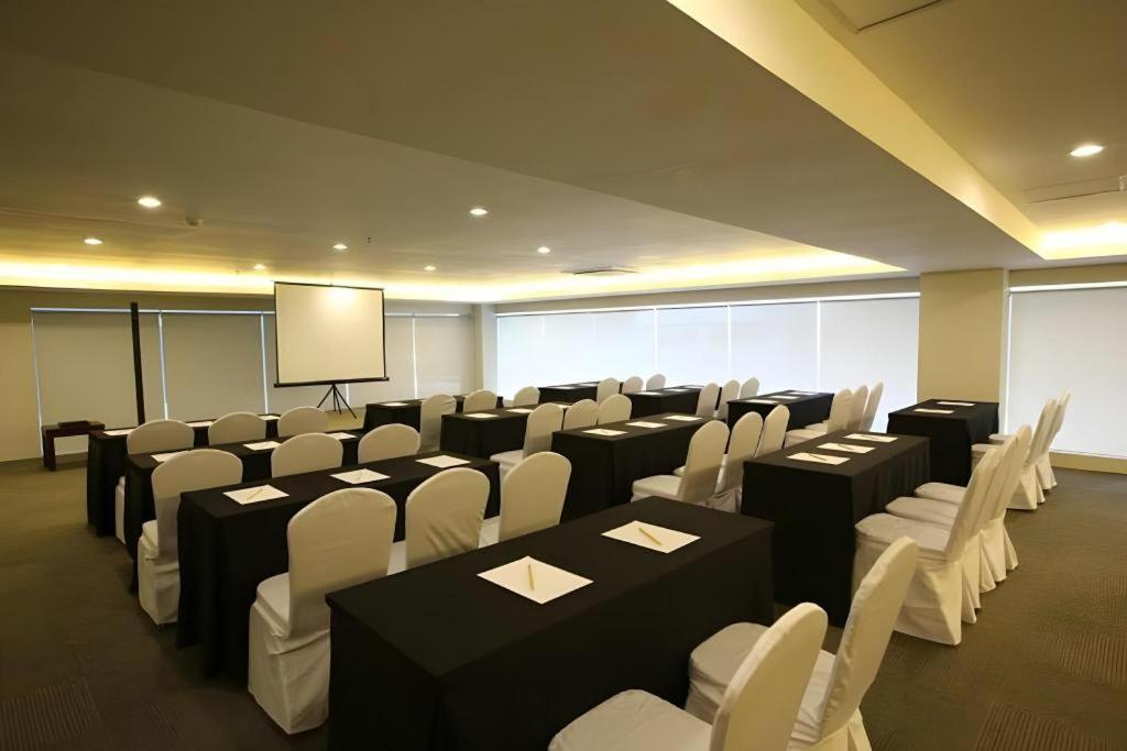 Sequoia Hotel קואזון סיטי מראה חיצוני תמונה